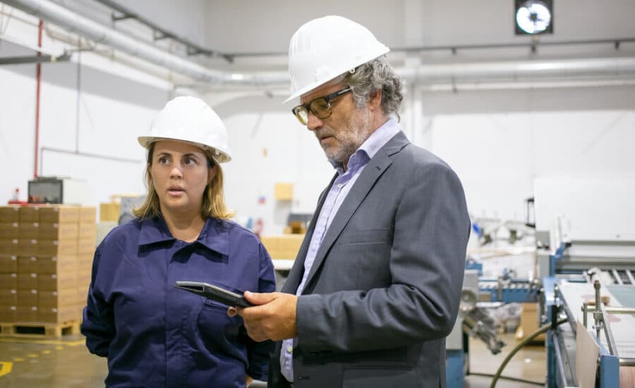 Segredo industrial na FISPQ: quando é permitido omitir o número CAS e como cumprir a norma